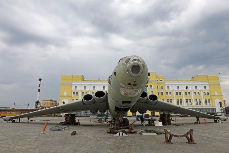 Памятник бомбардировщику м-4 в верхней Пышме
