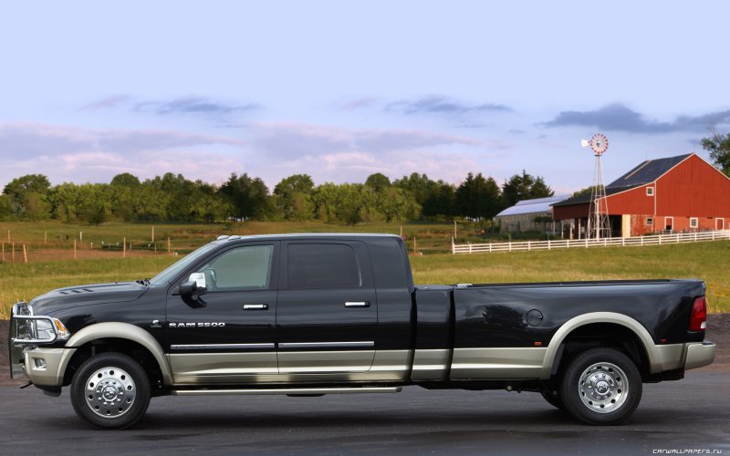 Додж Ram 3500 с закрытым багажником