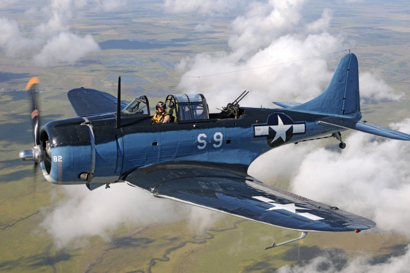 Бомбардировщик Douglas SBD
