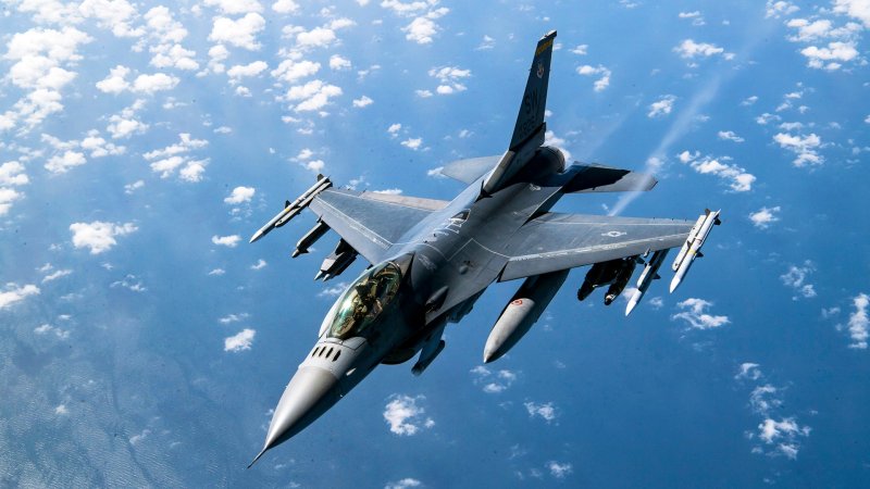 Байден f-16