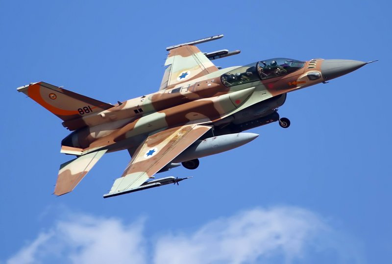 F-16 самолет