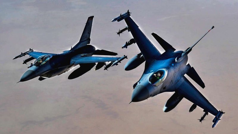 F16 истребитель