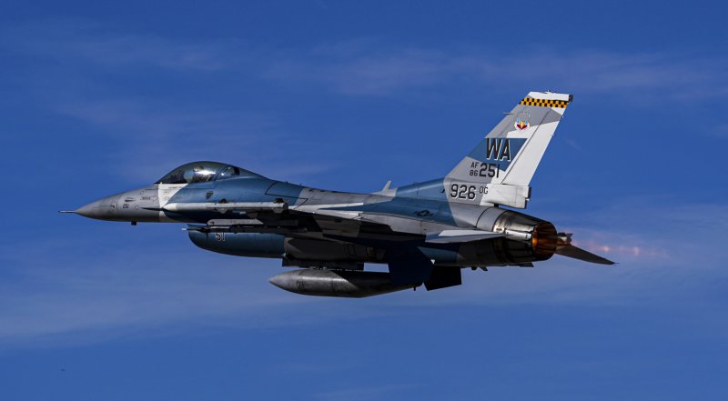 F 16 Falcon