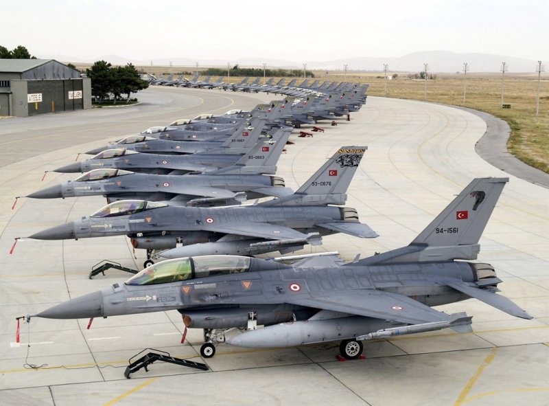 F16 истребитель ВВС Турции