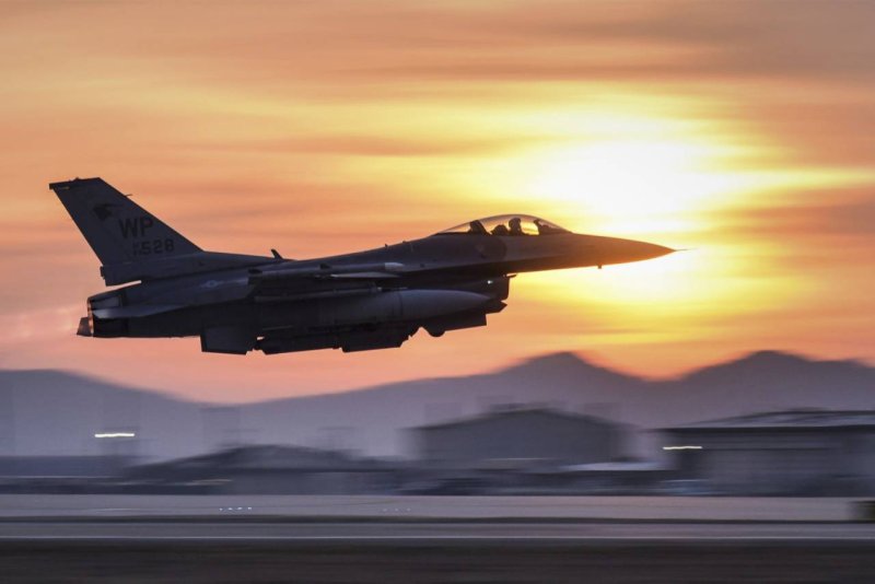 Поставки f-16