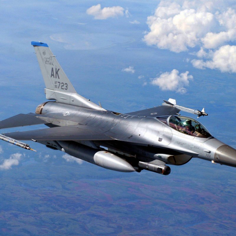 F-16 самолет