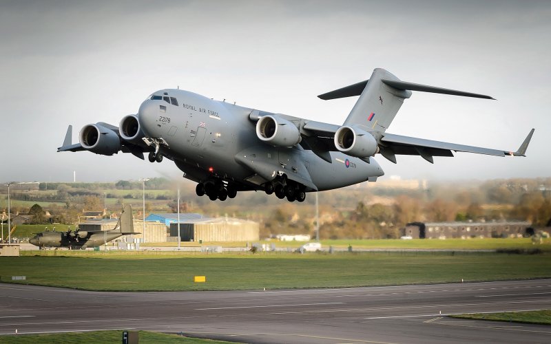 Boeing c-17 Globemaster III военно-транспортные самолёты