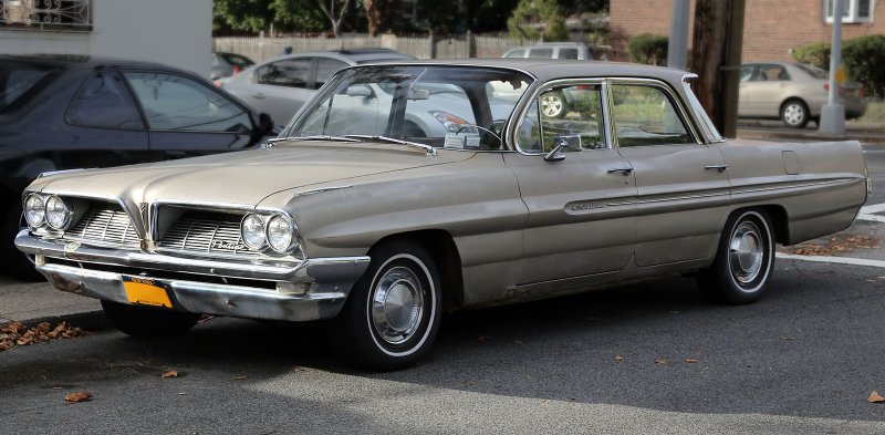 1961 Pontiac Bonneville sedan