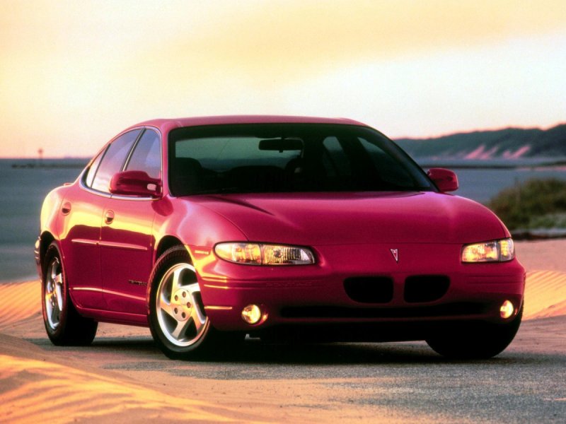 Автомобиль Pontiac Grand prix