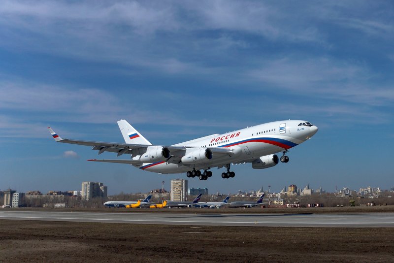 Самолет ил-96-400впу