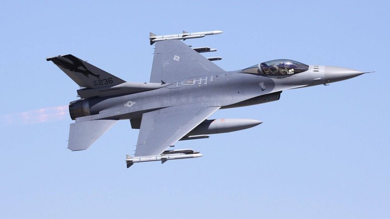 Американский самолет f16