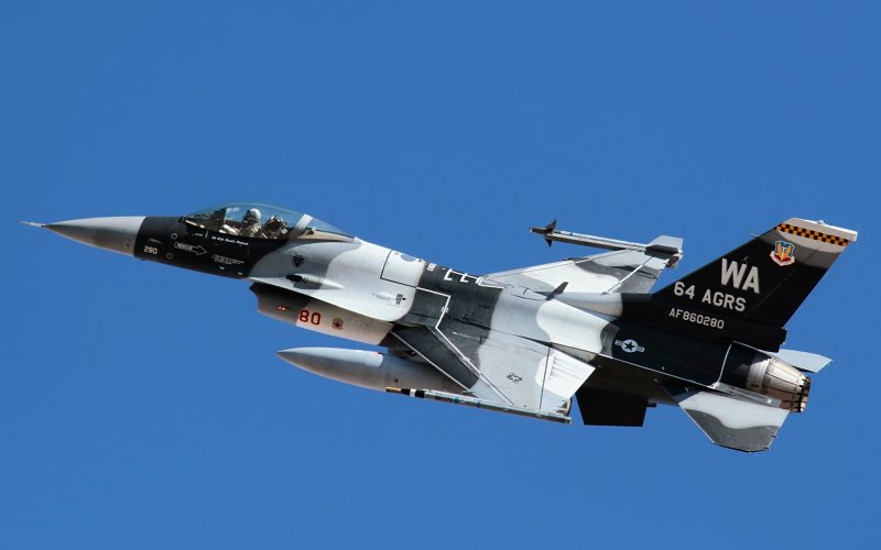 Американский самолет f16