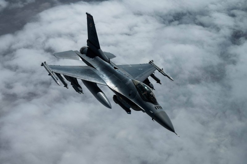 Американский истребитель f-16