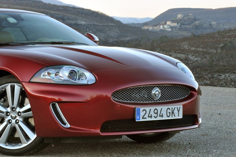 Ягуар XK Coupe
