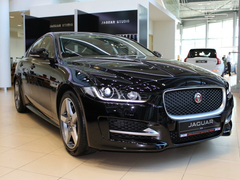 Jaguar xe 2016 Black
