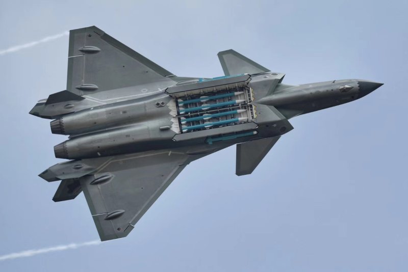 J-20 истребитель