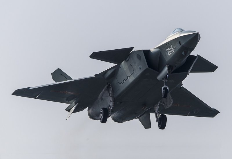 J-20 истребитель