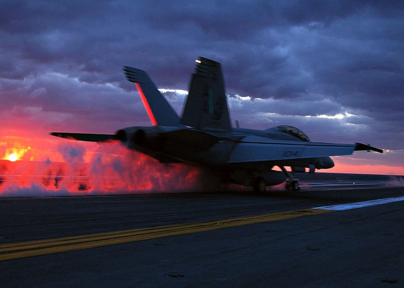 F 18 истребитель