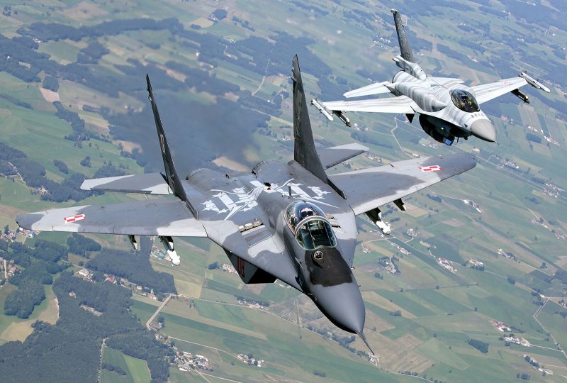 F 16 vs mig 29