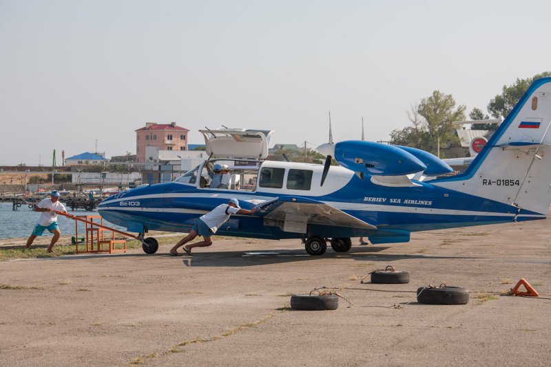 Самолет бе 103