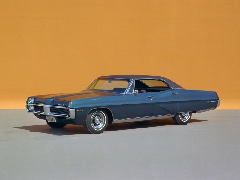 Pontiac Bonneville sedan