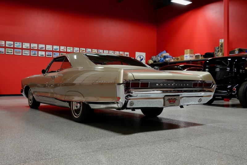 Pontiac Bonneville 1965 sedan