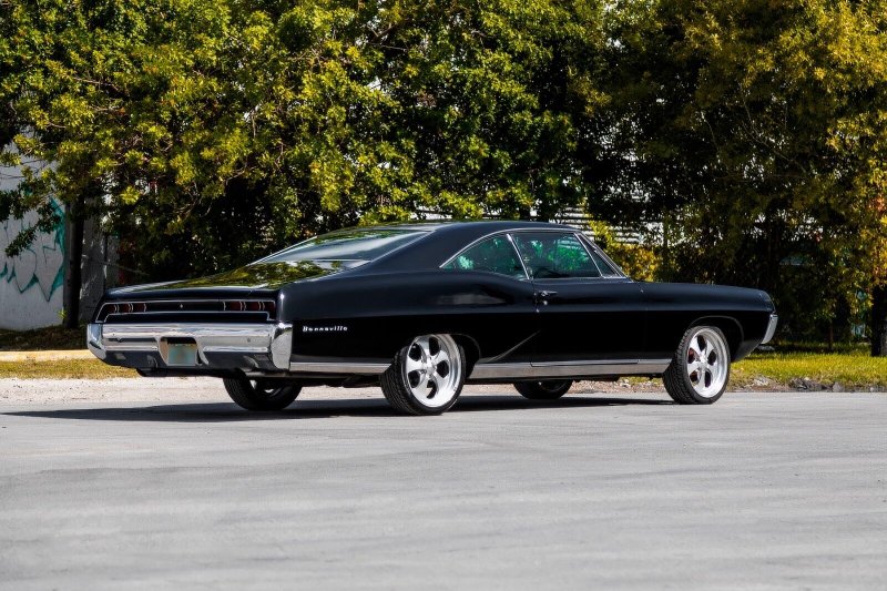 Pontiac Bonneville Black