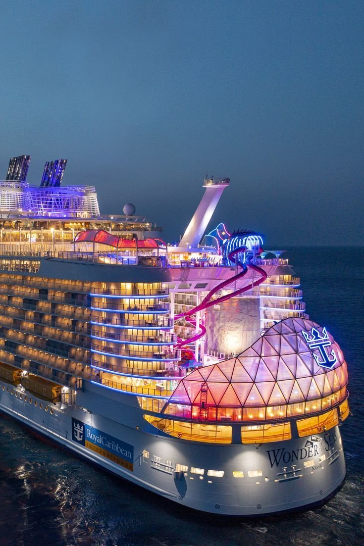 Круизный корабль "Wonder of the Seas New ship 2022"