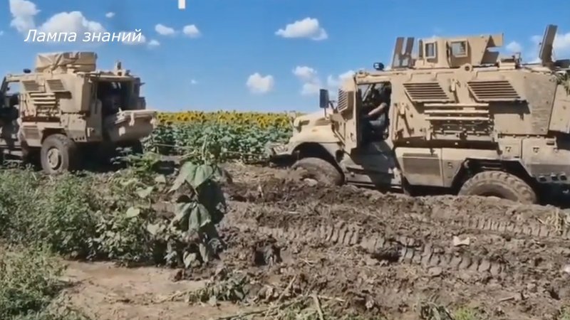 Американские бронеавтомобили застряли на Украине в грязи