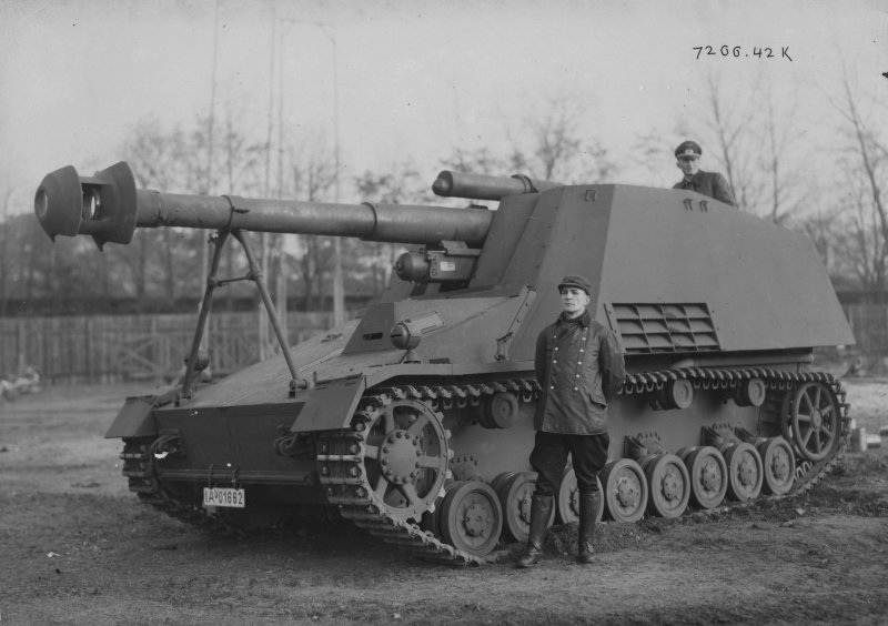 150-Мм самоходная гаубица 15 cm schwere Panzerhaubitze auf Geschützwagen III/IV (SF) Hummel