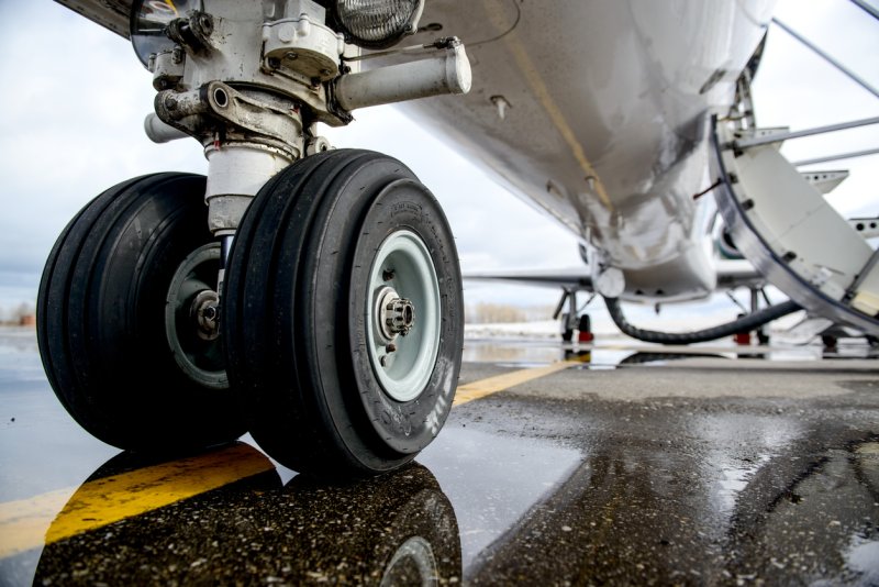 Передняя опора шасси SSJ 100