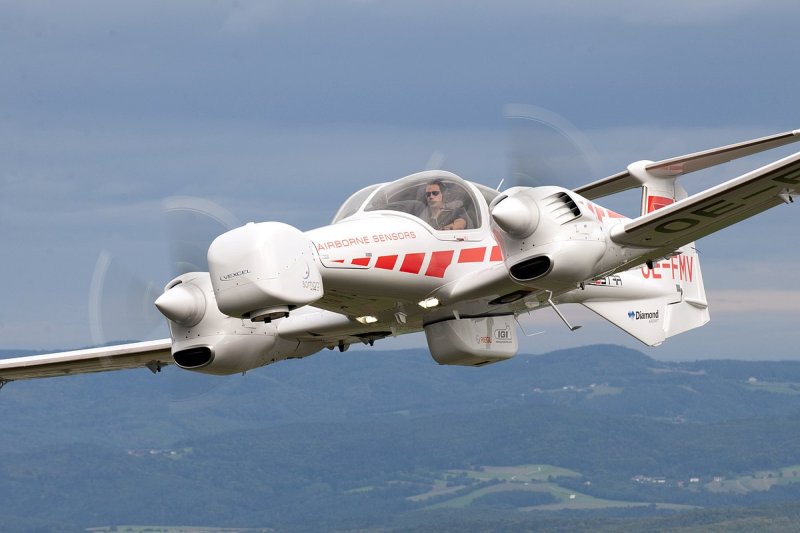 Da 42 самолет