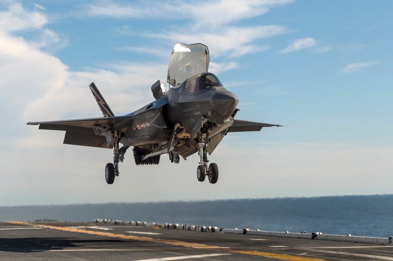 F35 самолет вертикальный взлет