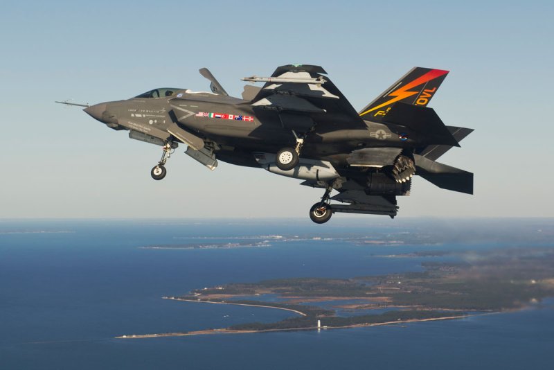 F-35 Lightning II вертикальный взлёт