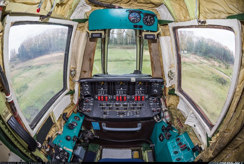Т-4 самолёт кабина