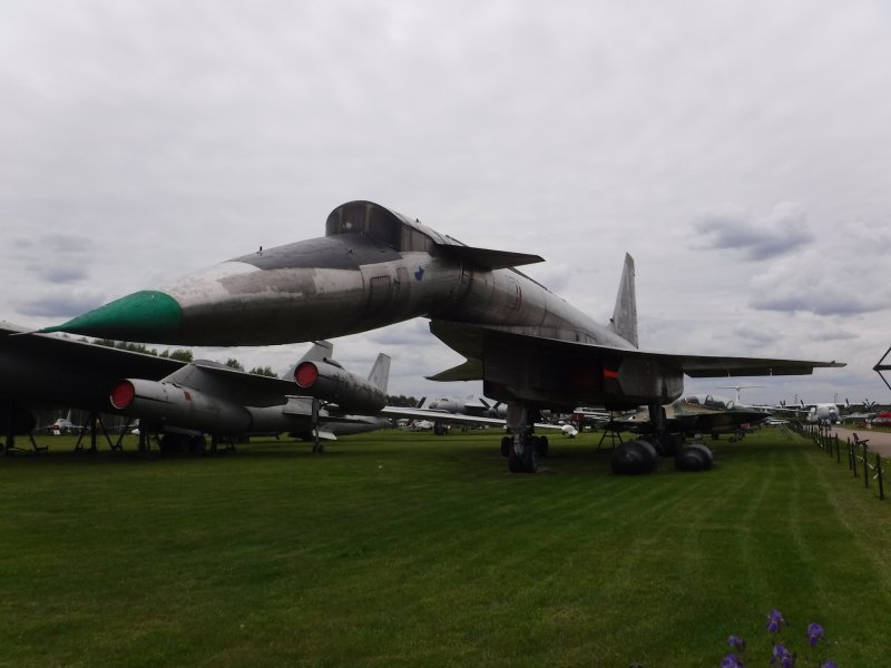 Су-100 самолет