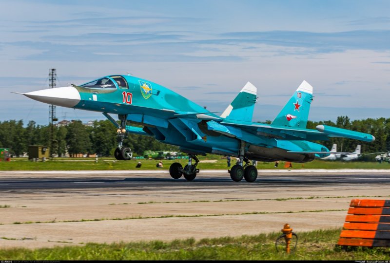 Многоцелевой истребитель Су-34