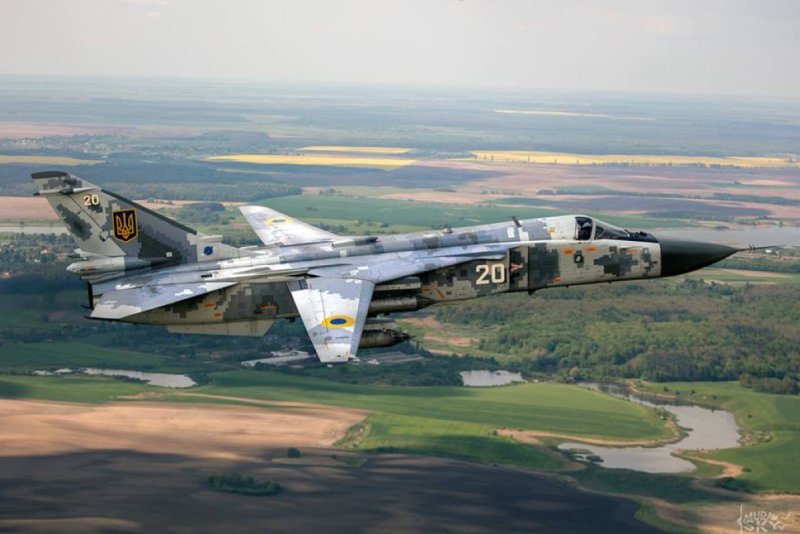 Бомбардировщик Су-24 ВВС Украины