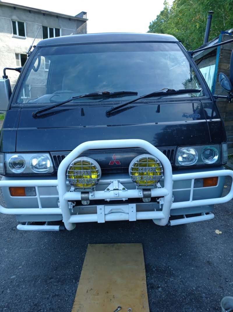Mitsubishi Delica p35w фендера