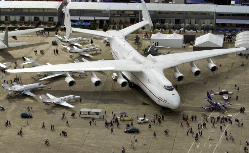 Самолет Мрия АН-225