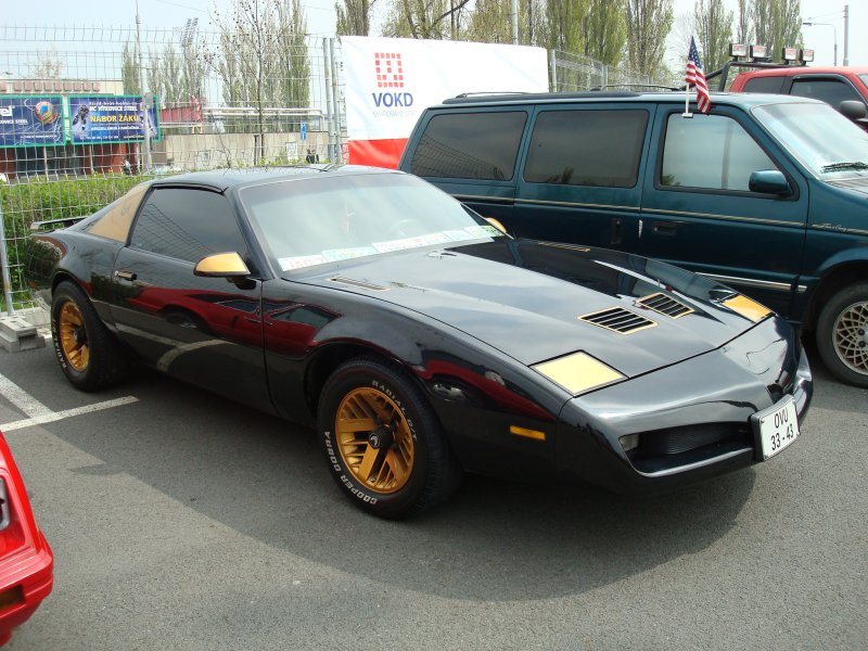 Pontiac Firebird 3