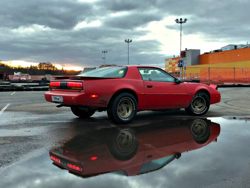 Pontiac Firebird 3