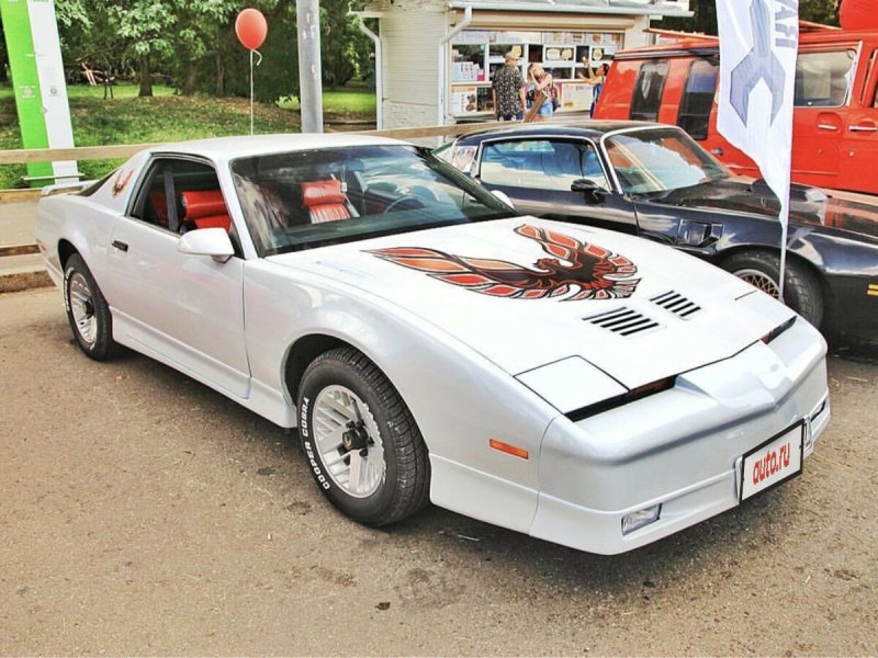 Pontiac Firebird 1982 White