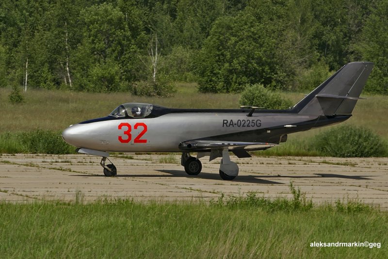 Як-32 ra-0225g
