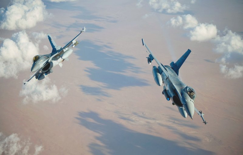F16 истребитель