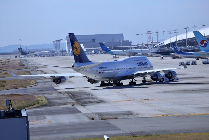 Боинг 747 в аэропорту