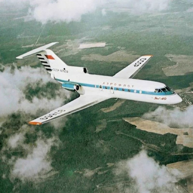 Як-40 пассажирский самолёт