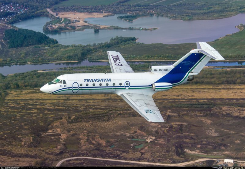 Самолет Yak 40