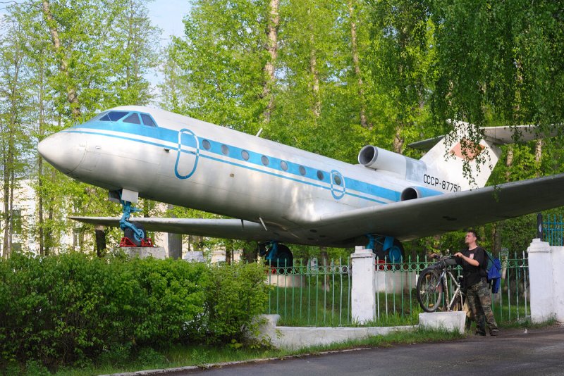 Самолёт як-40