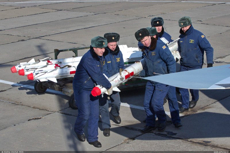 Инженеры авиационной службы ВКС России